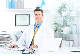 胸部和背部長滿了疤痕疙瘩是怎麼回事?